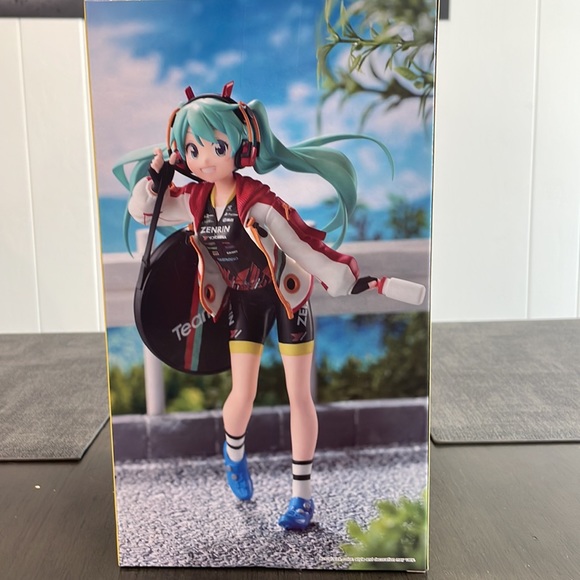 Espresto est - Racing Hatsune Miku Figure (2020 TeamUKYO ver.) - Picture 5 of 8